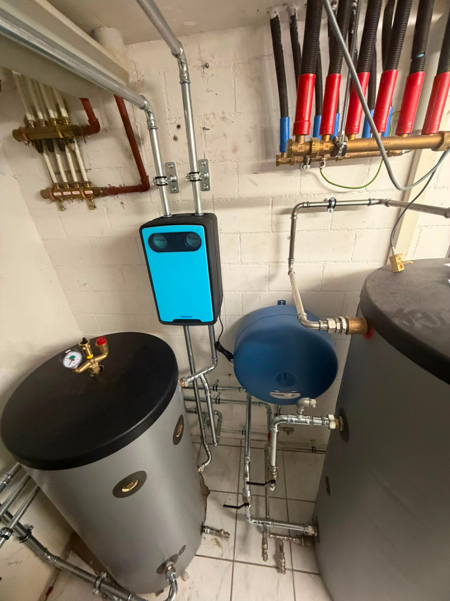 Heizungsinstallation mit Speichern und Verteilung